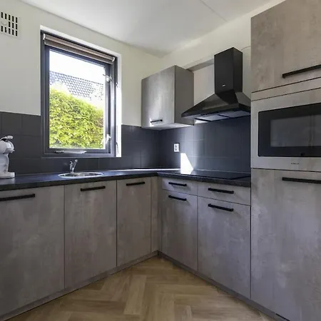 Relax On Vacation In Comfortable Holiday home Ewijk