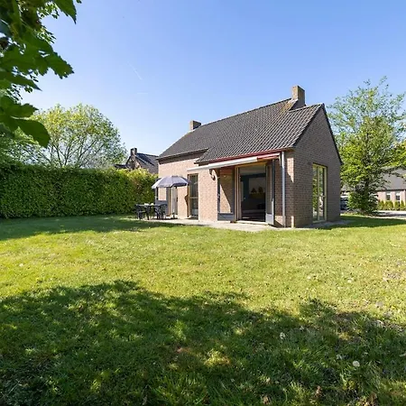 Relax On Vacation In Comfortable Holiday home Ewijk